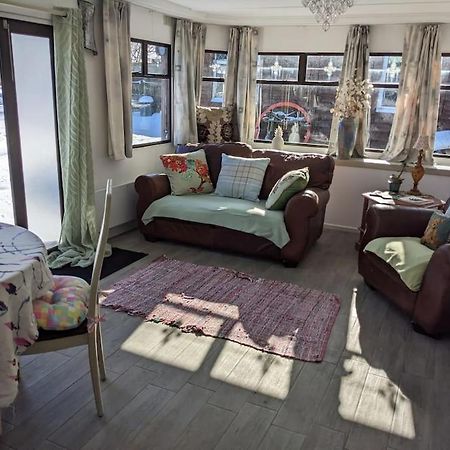 Ferny Roost Cabin. Wrexham Eksteriør bilde