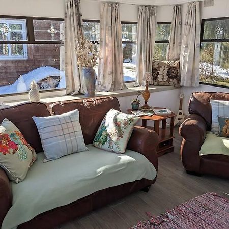 Ferny Roost Cabin. Wrexham Eksteriør bilde