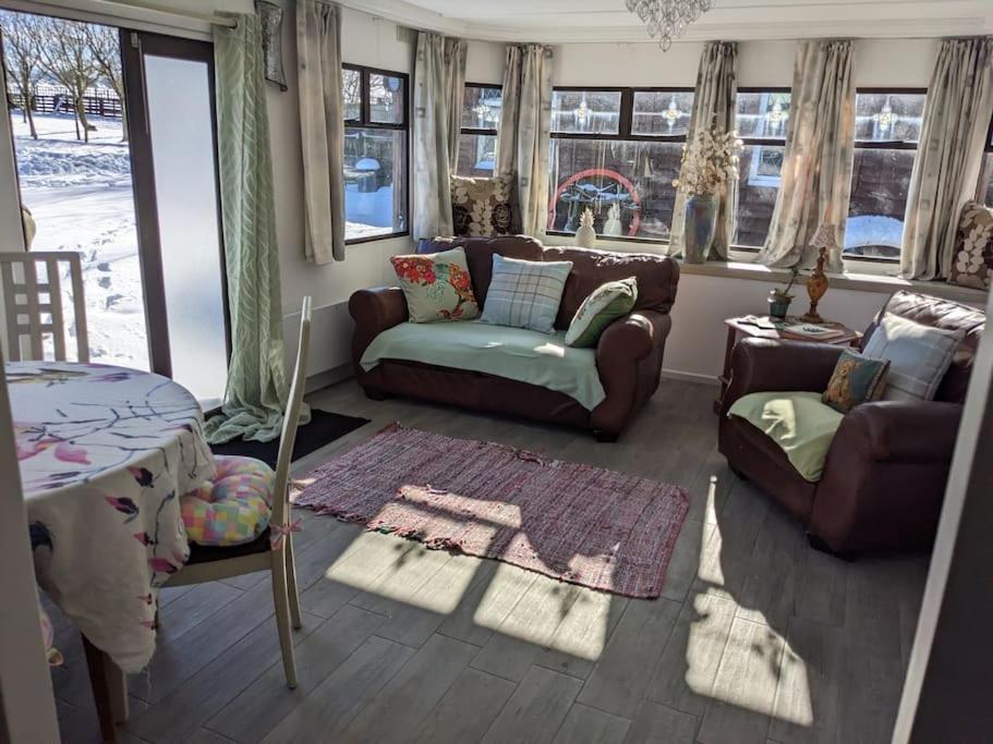 Ferny Roost Cabin. Wrexham Eksteriør bilde